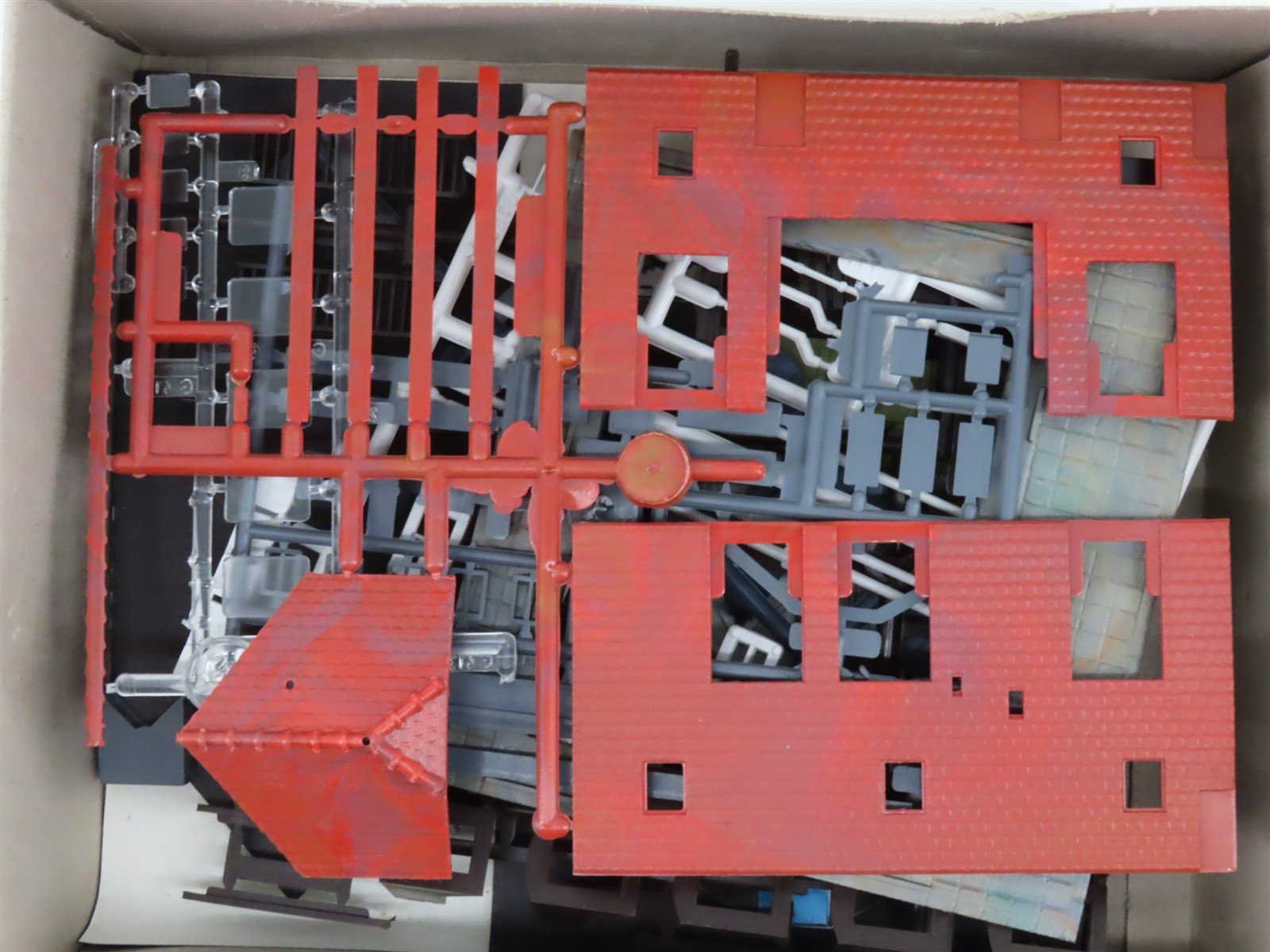 HO 1/87 Scale Kibri Kit 8358 City House With Market - Partially Assembled