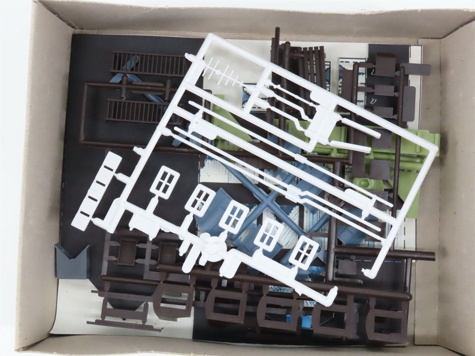HO 1/87 Scale Kibri Kit 8358 City House With Market - Partially Assembled