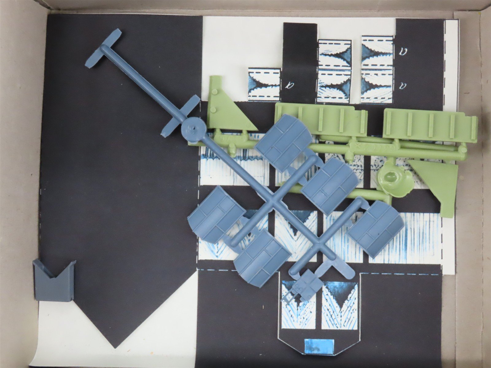 HO 1/87 Scale Kibri Kit 8358 City House With Market - Partially Assembled