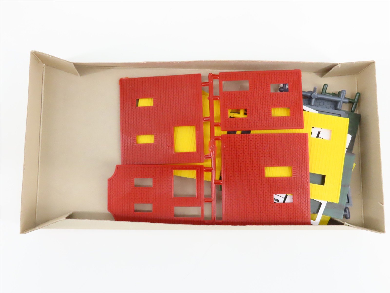 HO 1/87 Scale AHM Minikits Kit 5879 Emporium Department Store