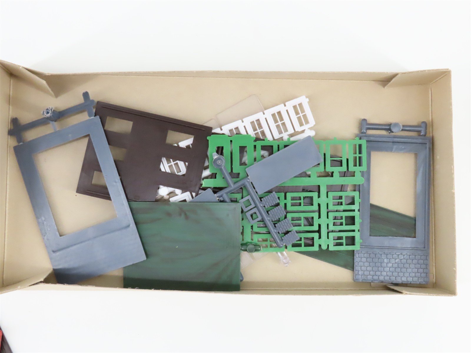 HO 1/87 Scale AHM Minikits Kit 5878 Busy Bee Department Store