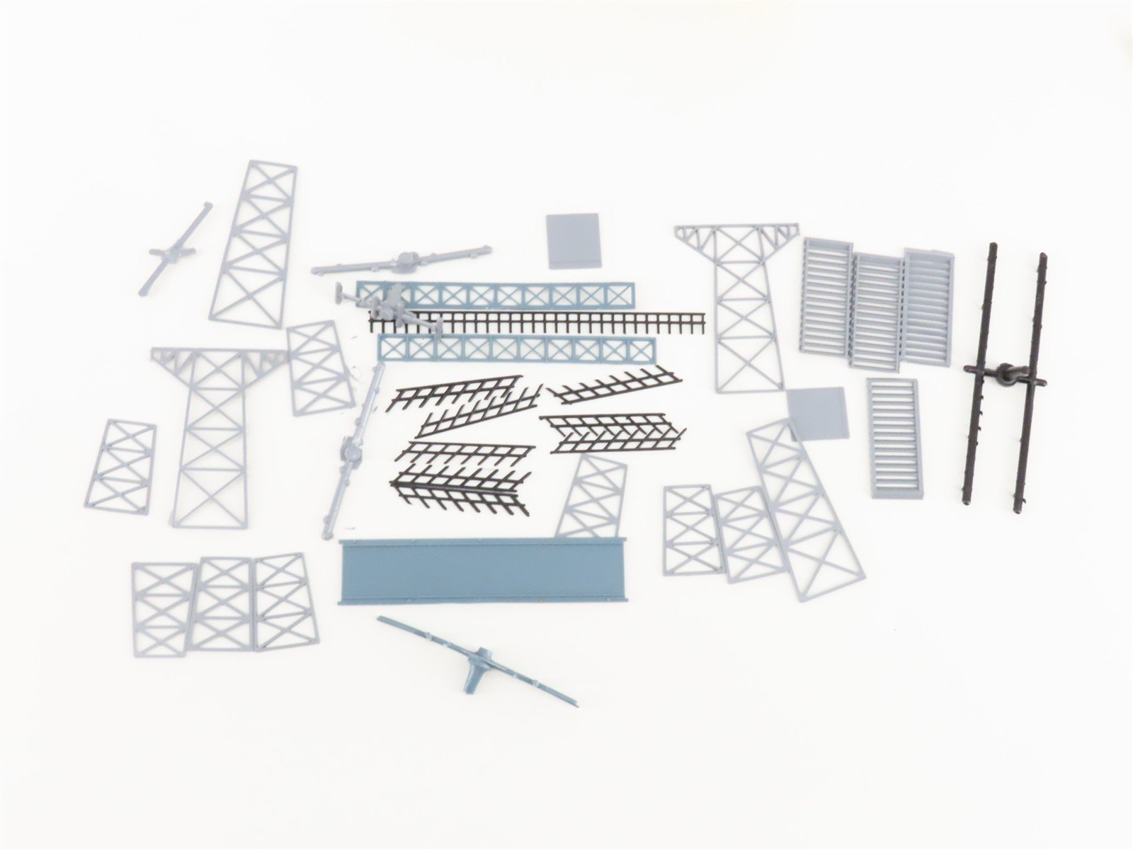 HO 1/87 Scale AHM Minikits Kit 5865 Pedestrian Overpass