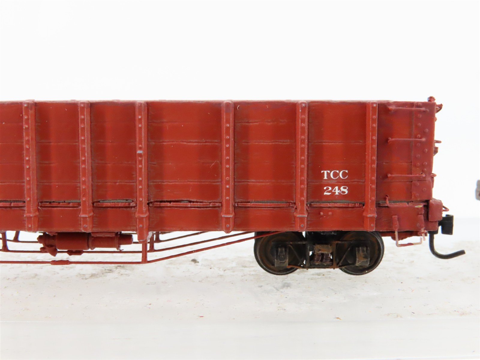 HOn3 Scale Unlettered Switcher Diesel Locomotive w/3 Freight Cars