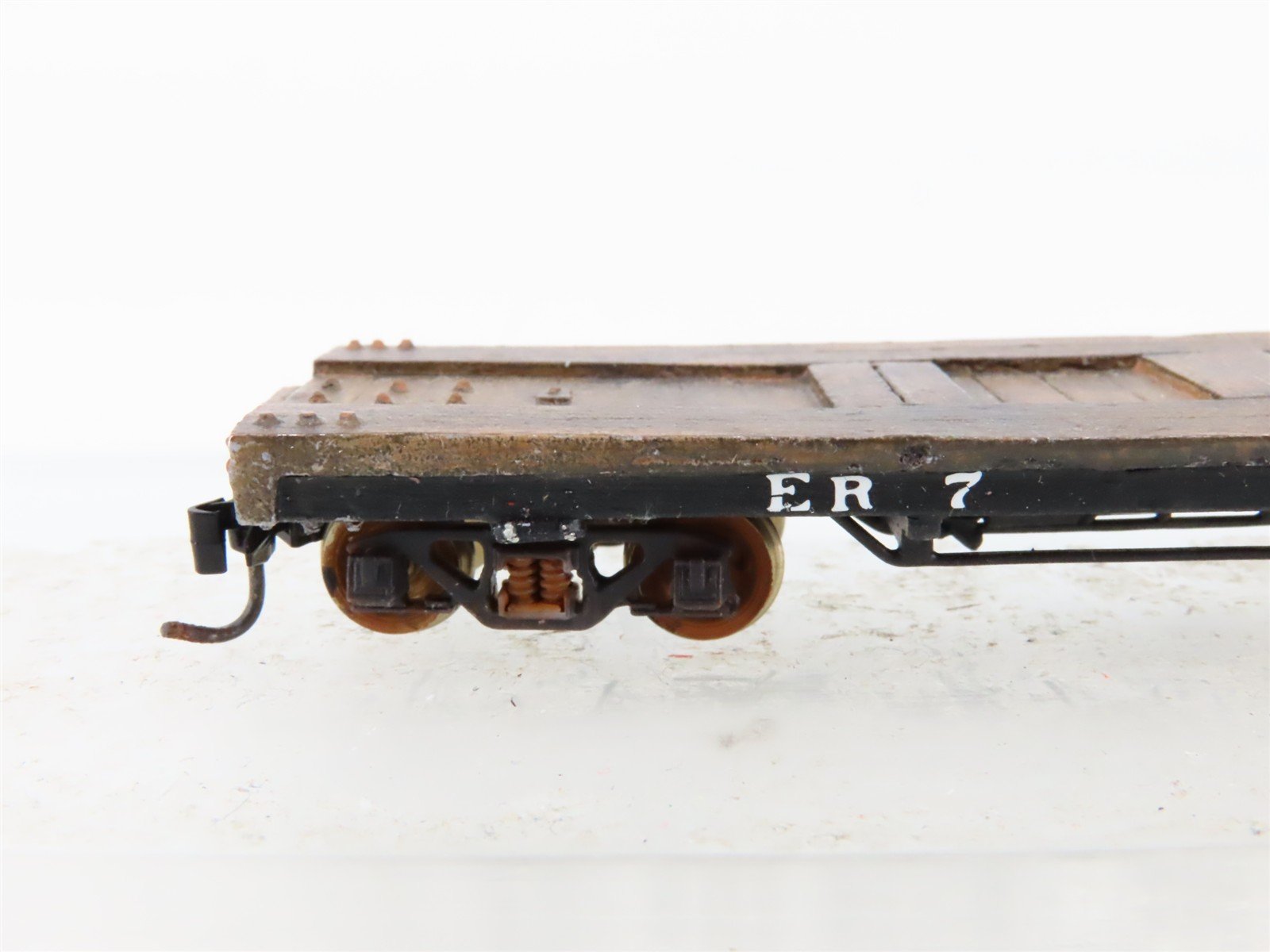 HOn3 Scale Unlettered Switcher Diesel Locomotive w/3 Freight Cars