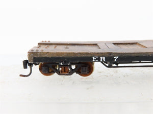 HOn3 Scale Unlettered Switcher Diesel Locomotive w/3 Freight Cars