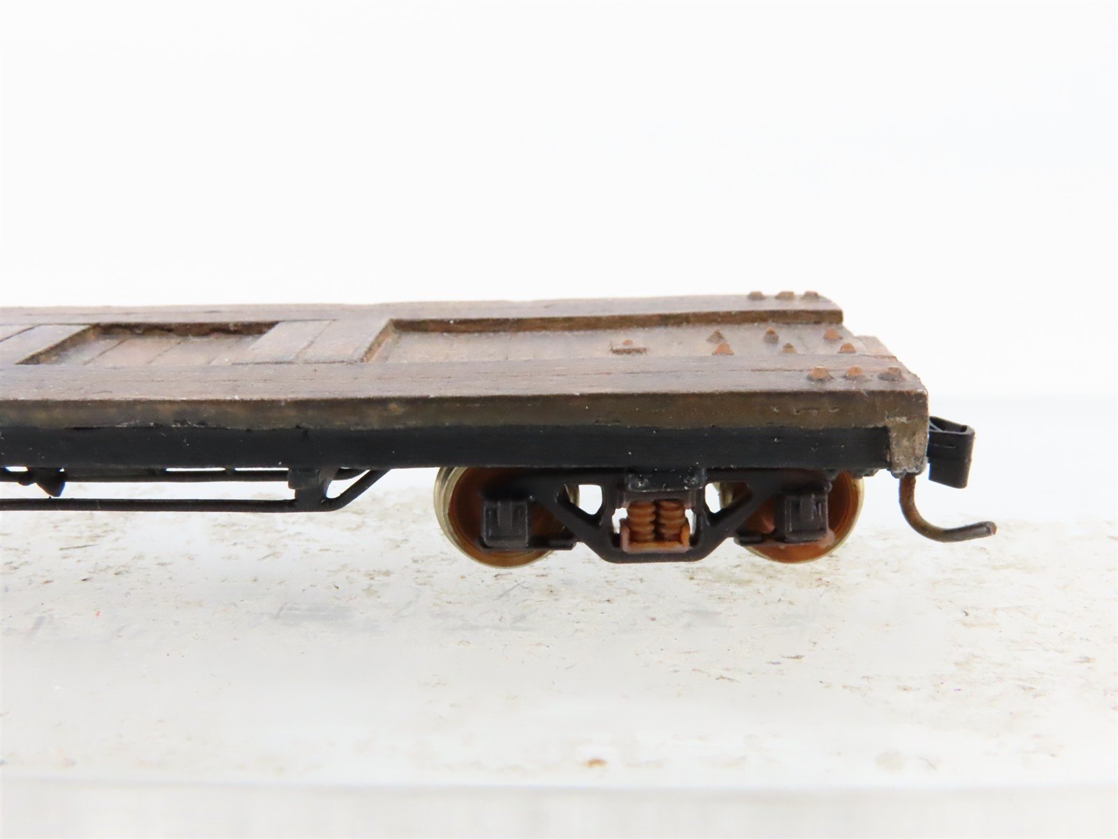 HOn3 Scale Unlettered Switcher Diesel Locomotive w/3 Freight Cars
