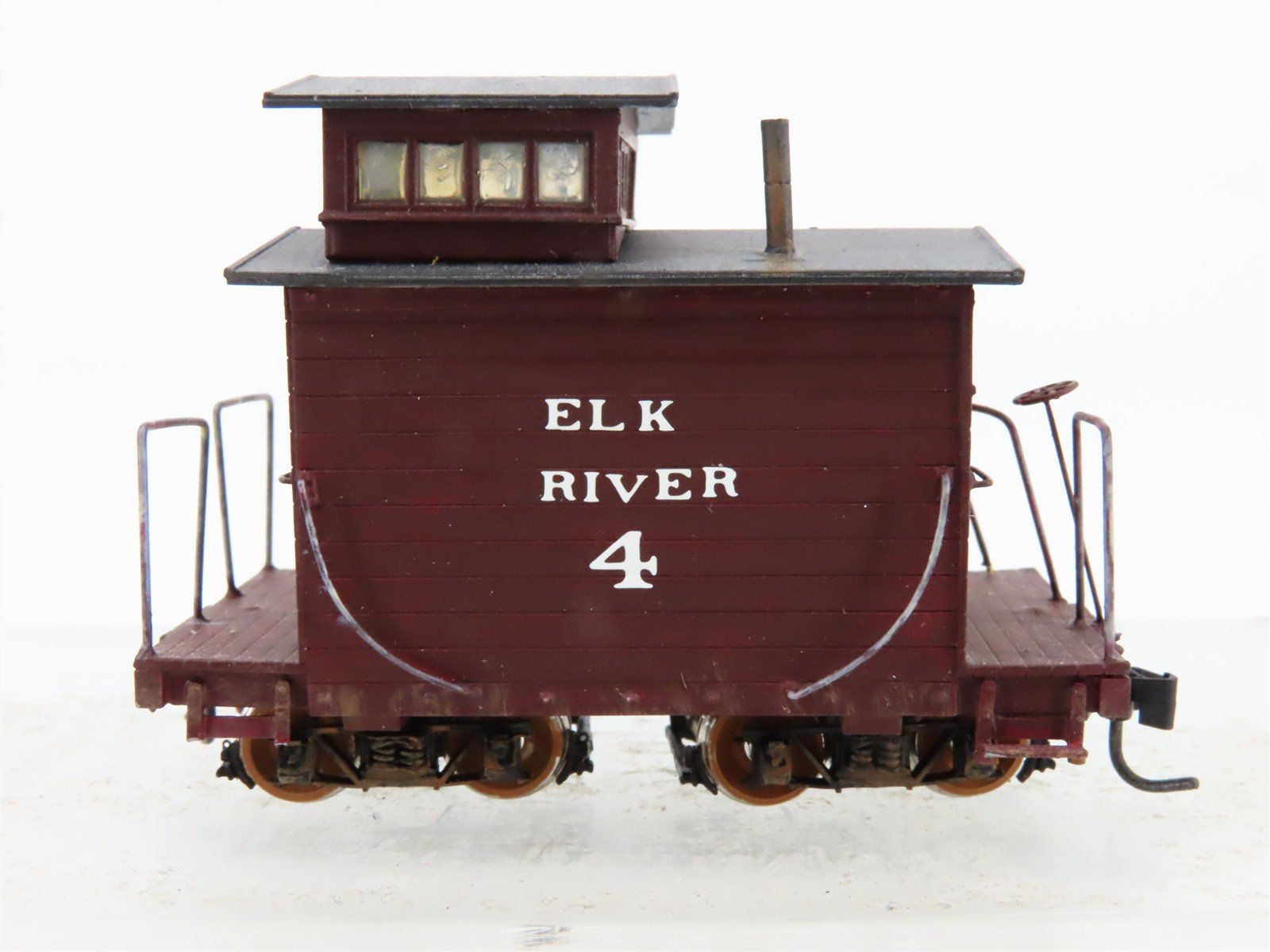 HOn3 Scale Unlettered Switcher Diesel Locomotive w/3 Freight Cars