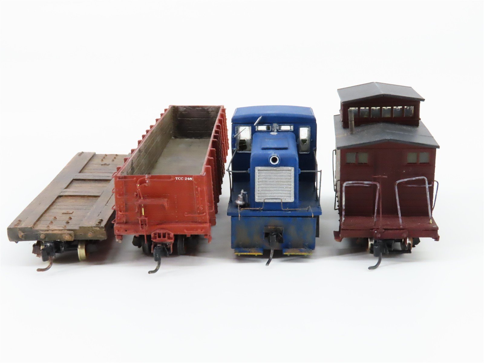 HOn3 Scale Unlettered Switcher Diesel Locomotive w/3 Freight Cars
