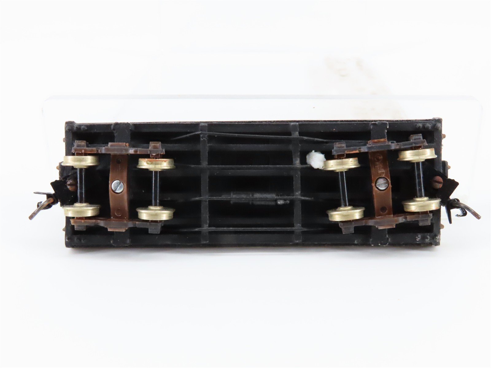 HOn3 Scale Unlettered Switcher Diesel Locomotive w/3 Freight Cars