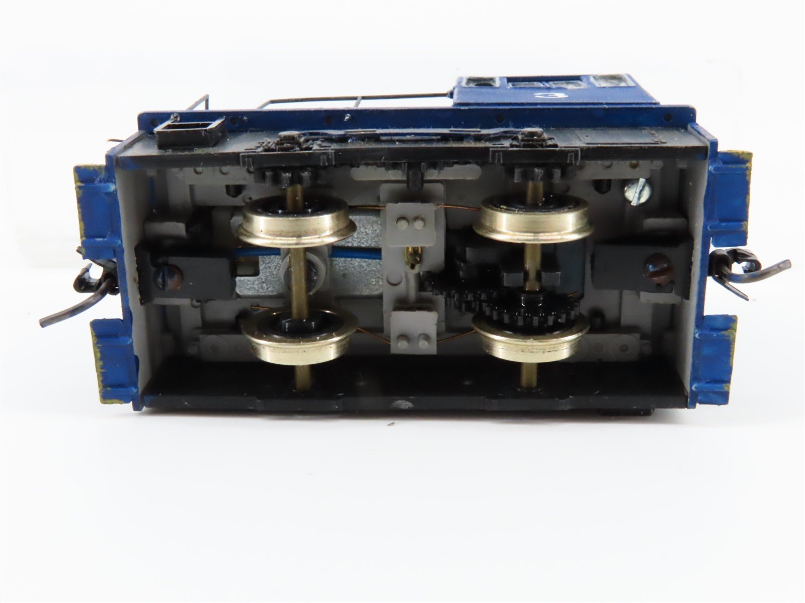 HOn3 Scale Unlettered Switcher Diesel Locomotive w/3 Freight Cars