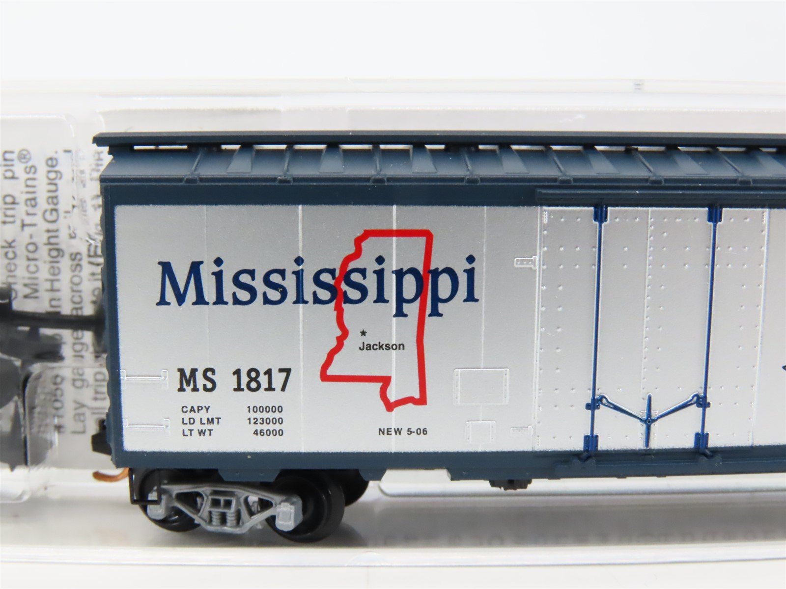 N Scale Micro-Trains MTL 02100401 MS Mississippi State 40' Standard Boxcar #1817