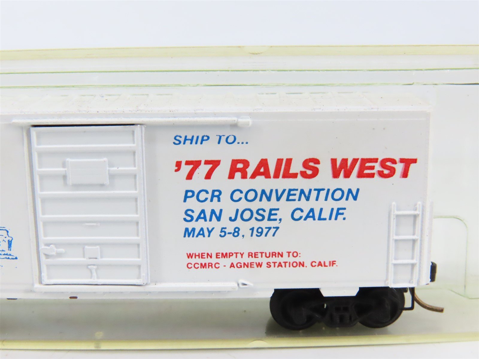 LOT of 4 N Scale Micro-Trains MTL Halloween /URTX/NADX 40' Reefers & Boxcars