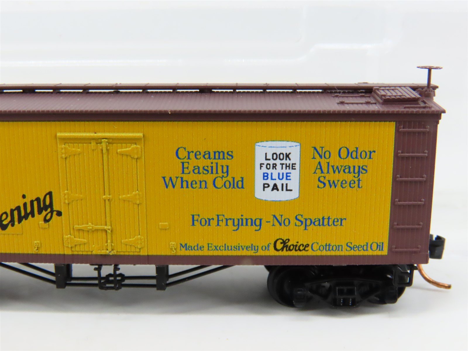 LOT of 4 N Scale Micro-Trains MTL Halloween /URTX/NADX 40' Reefers & Boxcars
