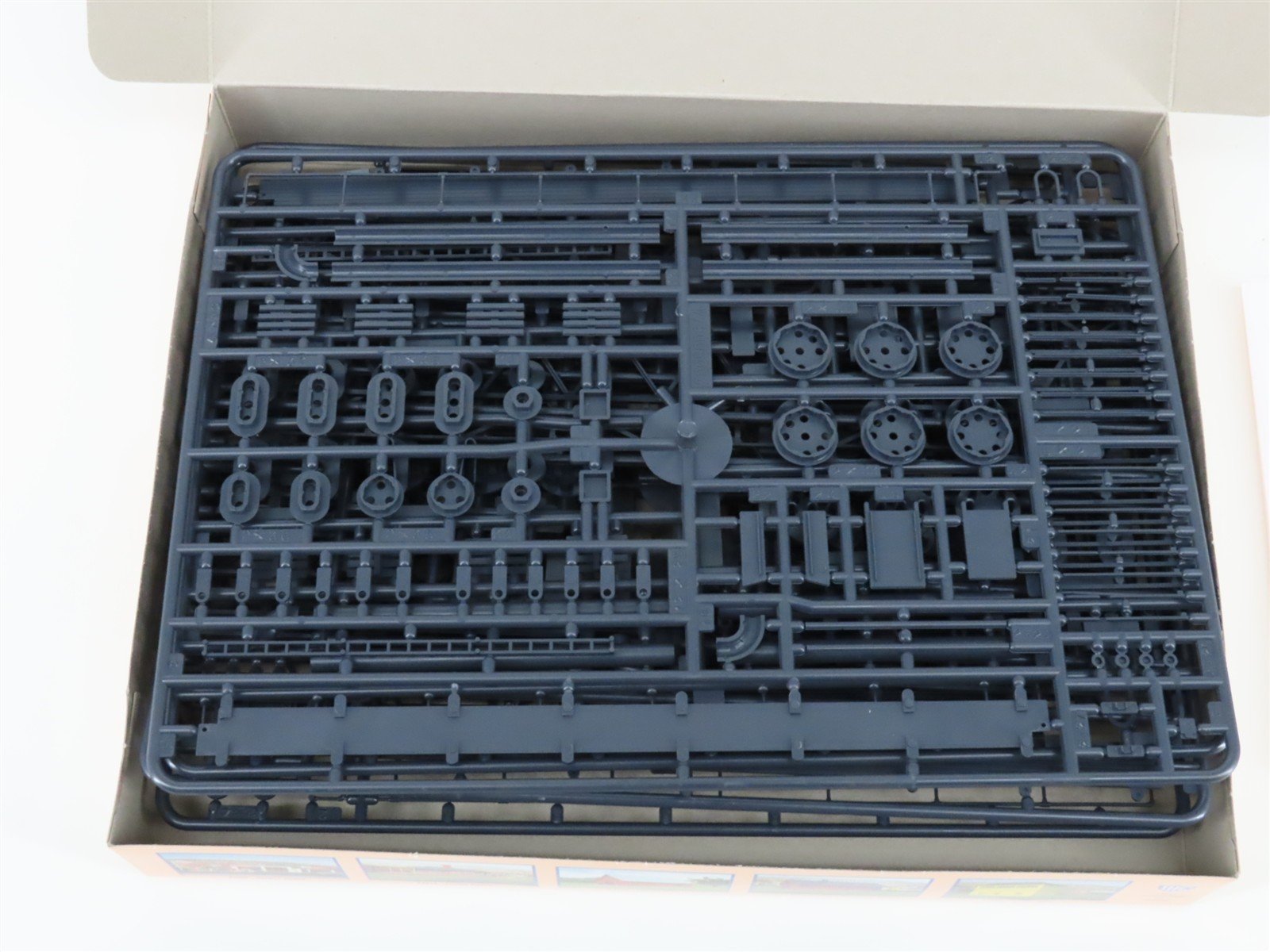 HO 1/87 Scale IHC Your Town USA Kit No. 5011 Signal Bridge