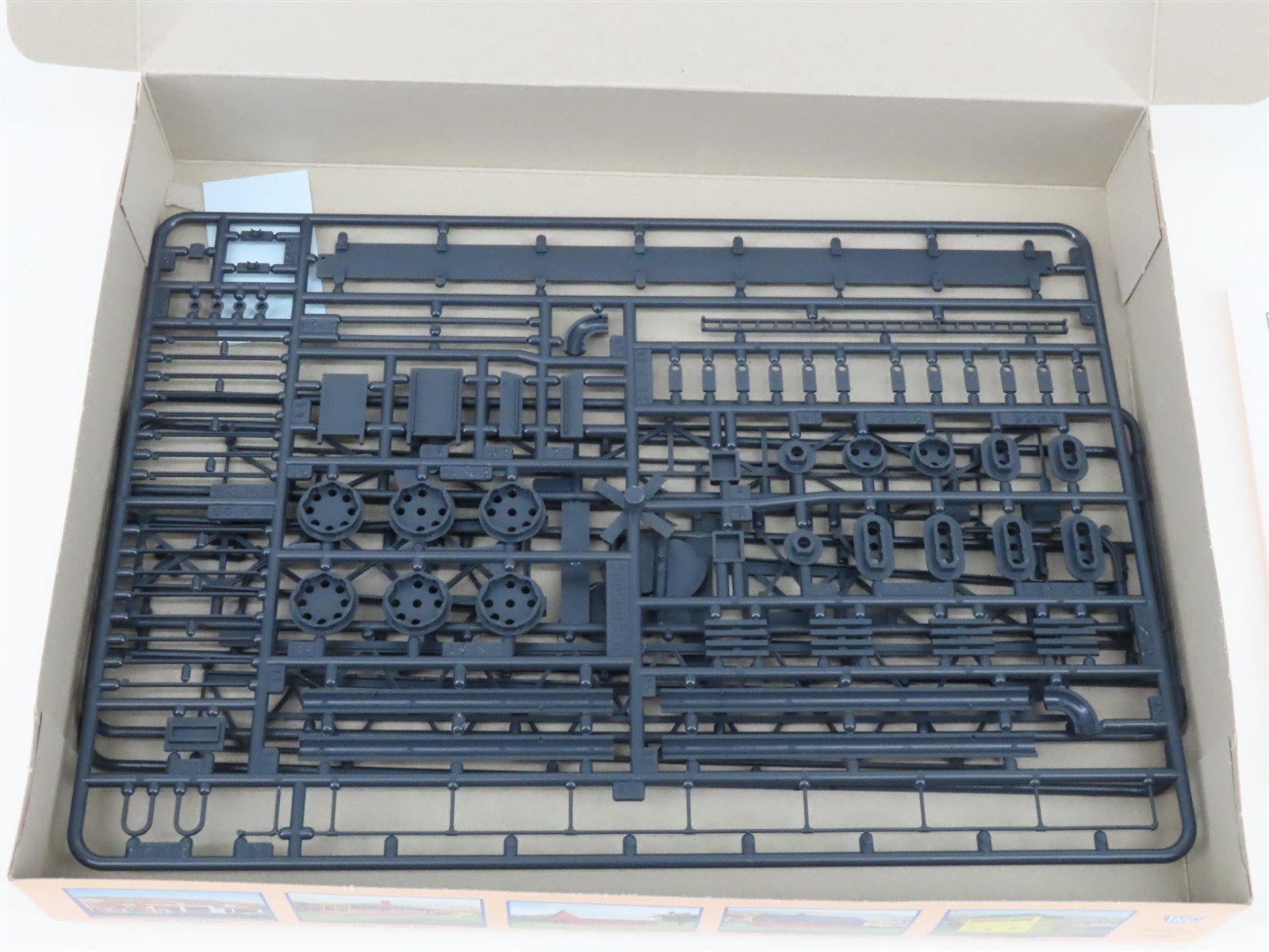HO 1/87 Scale IHC Your Town USA Kit No. 5011 Signal Bridge