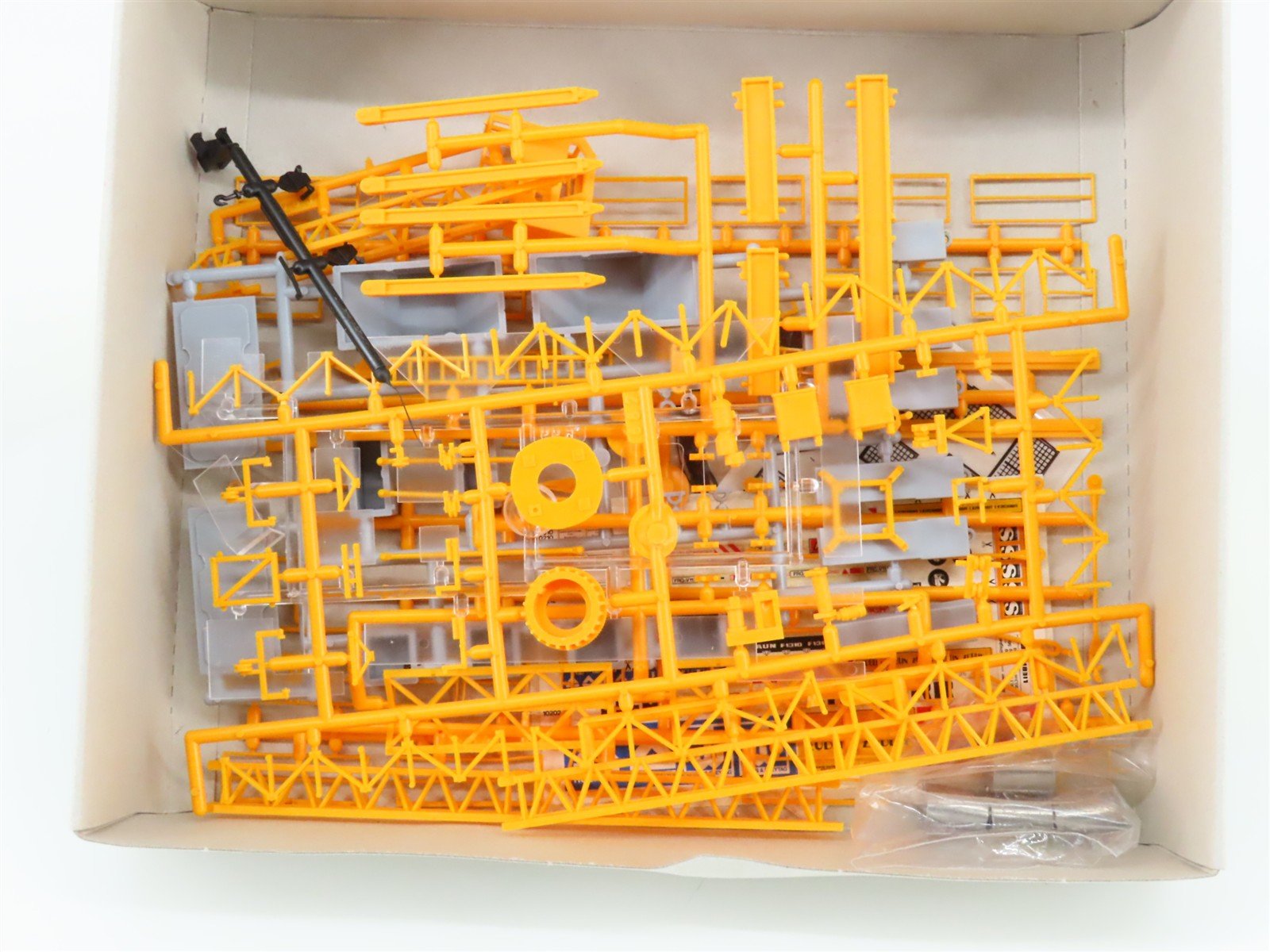 HO 1/87 Scale Kibri Kit 10202 Liebherr Tower Crane