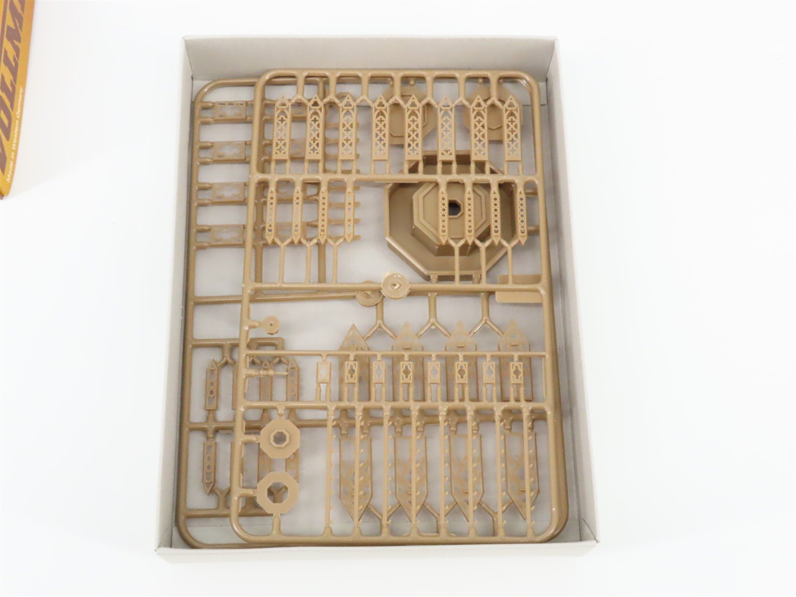 HO 1/87 Scale Vollmer Kit 3758 Historical Landmark City Fountain