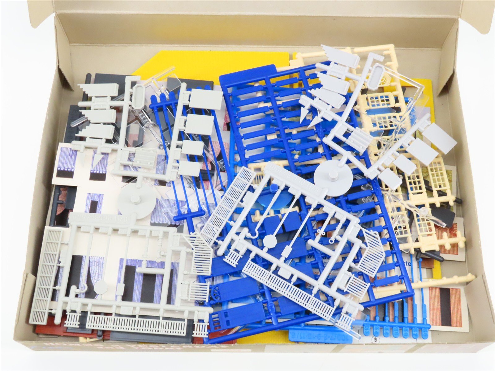 HO 1/87 Scale IHC Your Town USA Homes of Yesterday & Today Kit 100-8 Townhouse