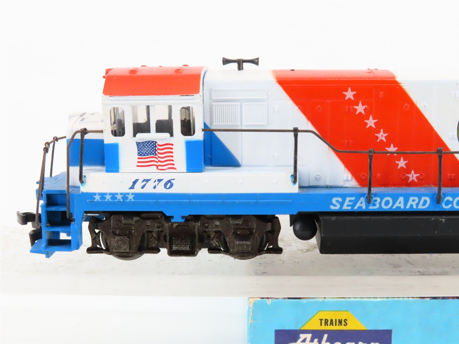 HO Scale Athearn 3484 SCL Spirit of 76' U33B Diesel Locomotive #1776