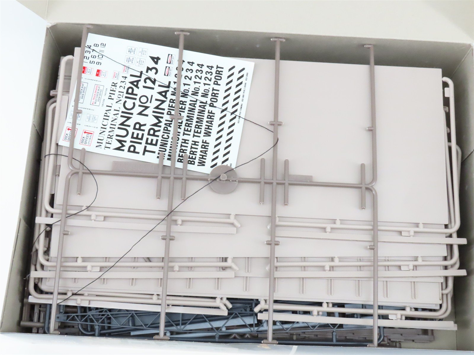 HO 1/87 Walthers Cornerstone The Waterfront Kit 933-3067 Pier & Traveling Crane