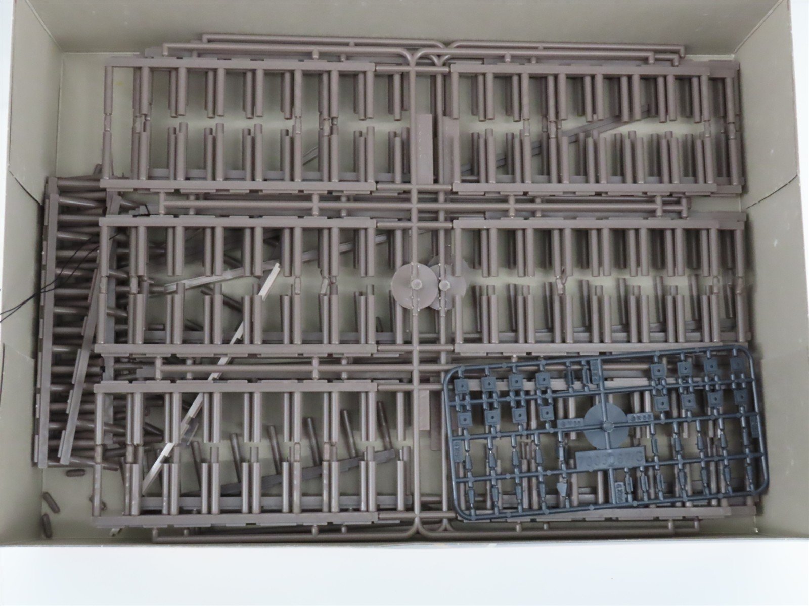 HO 1/87 Walthers Cornerstone The Waterfront Kit 933-3067 Pier & Traveling Crane