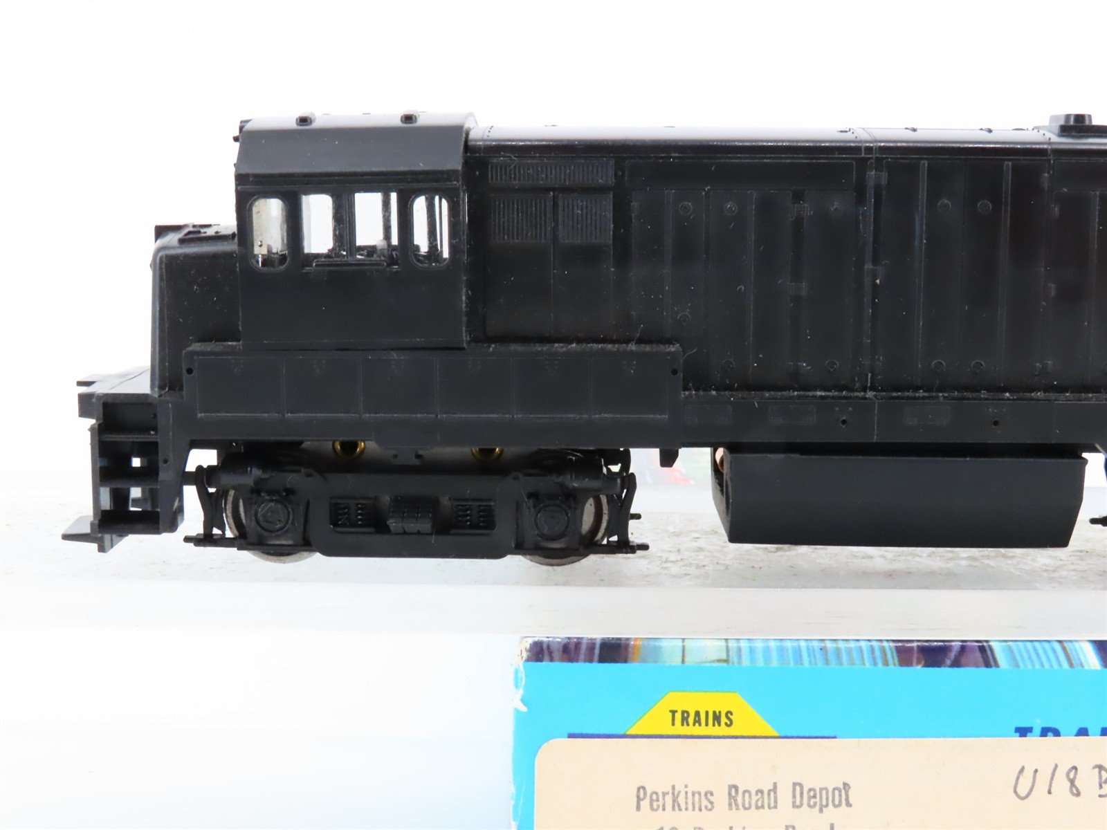 HO Scale Athearn Undecorated U18B Diesel Locomotive