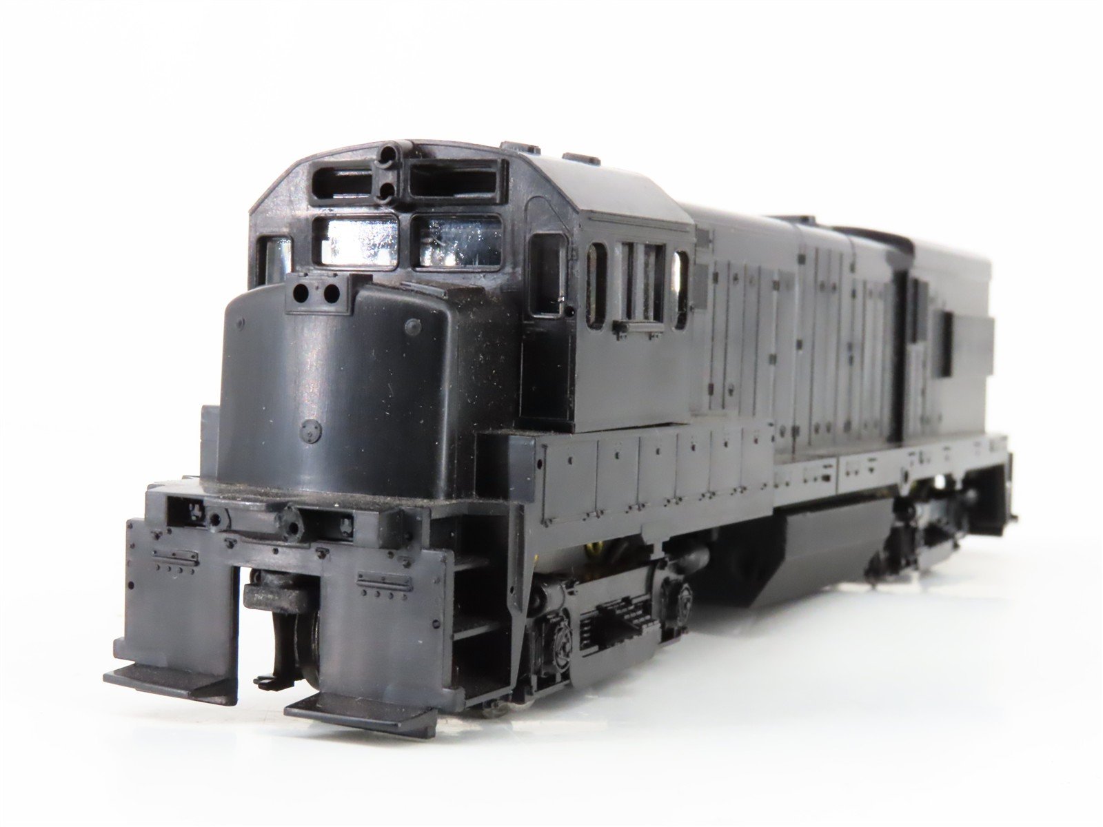 HO Scale Athearn Undecorated U18B Diesel Locomotive