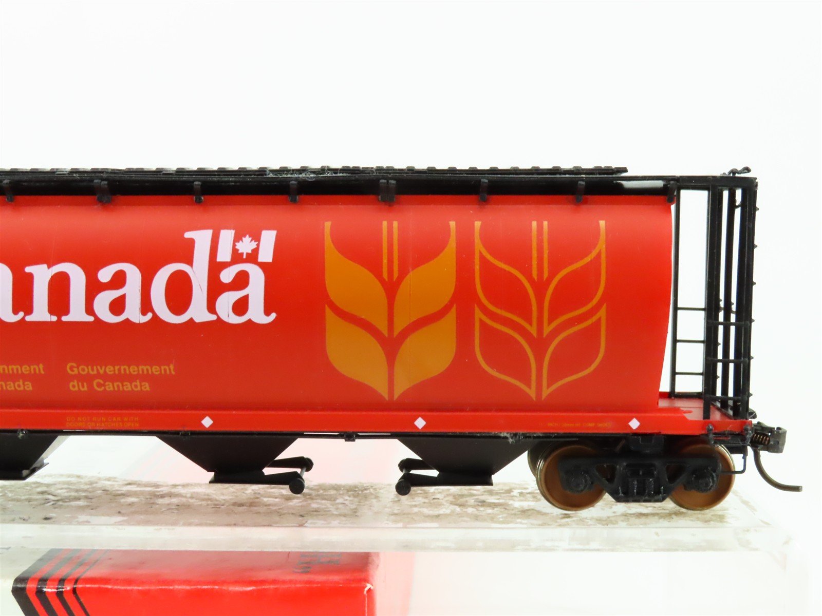 HO Scale Intermountain 40102-21 CPWX Canada Cylindrical Hopper #606329