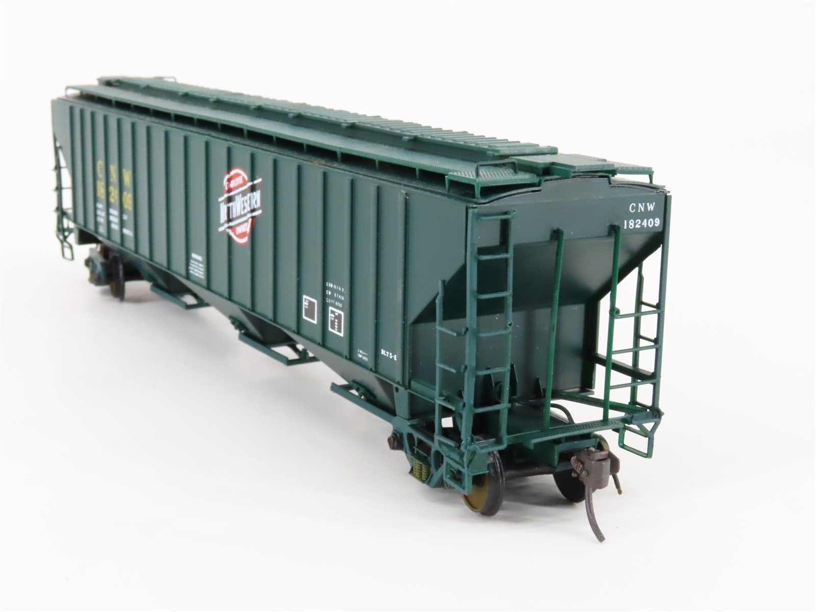 HO Scale Intermountain CNW-01 CNW Railway 3-Bay Covered Hopper #182409