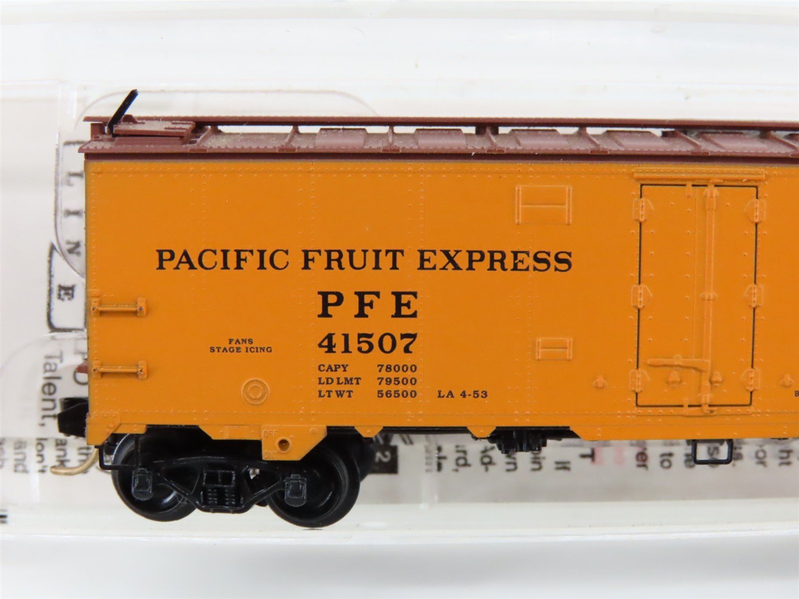 N Scale Micro-Trains MTL 59520 PFE Pacific Fruit Express 40' Ice Reefer #41507
