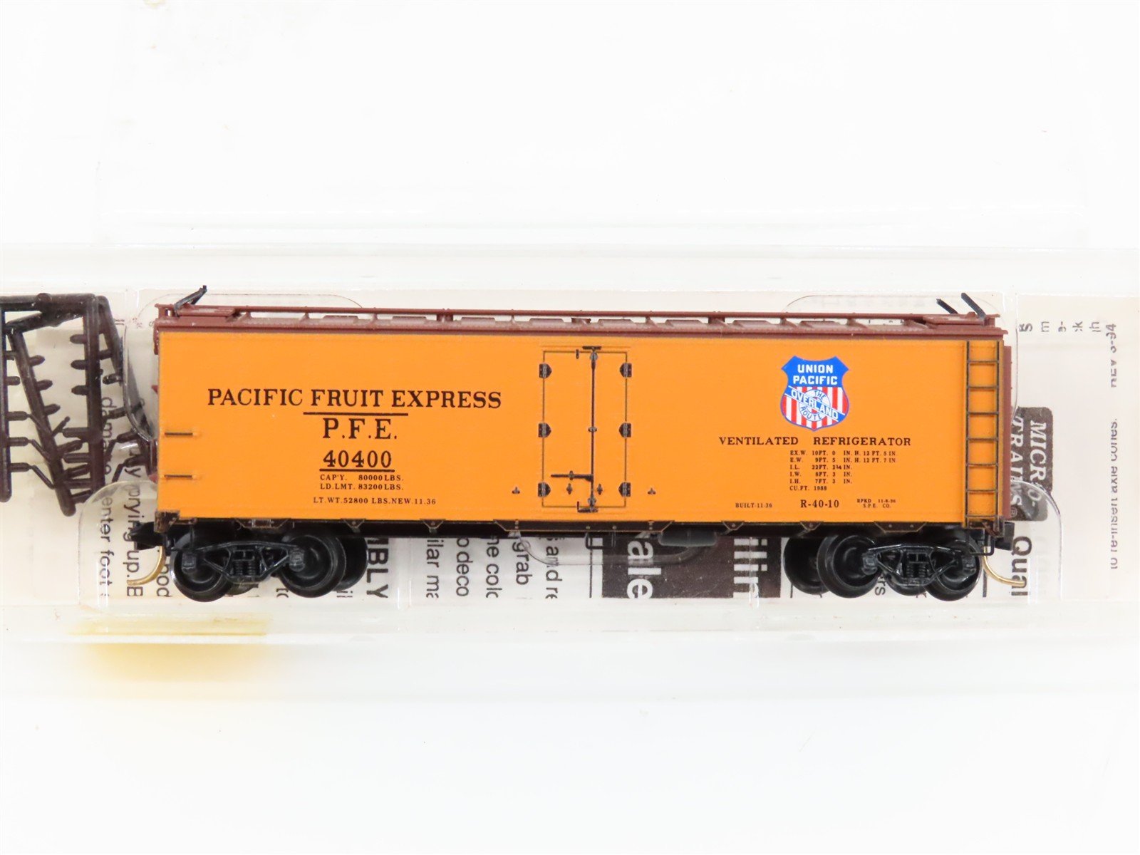 N Scale Micro-Trains MTL 59010 PFE Pacific Fruit Express 40' Ice Reefer #40400