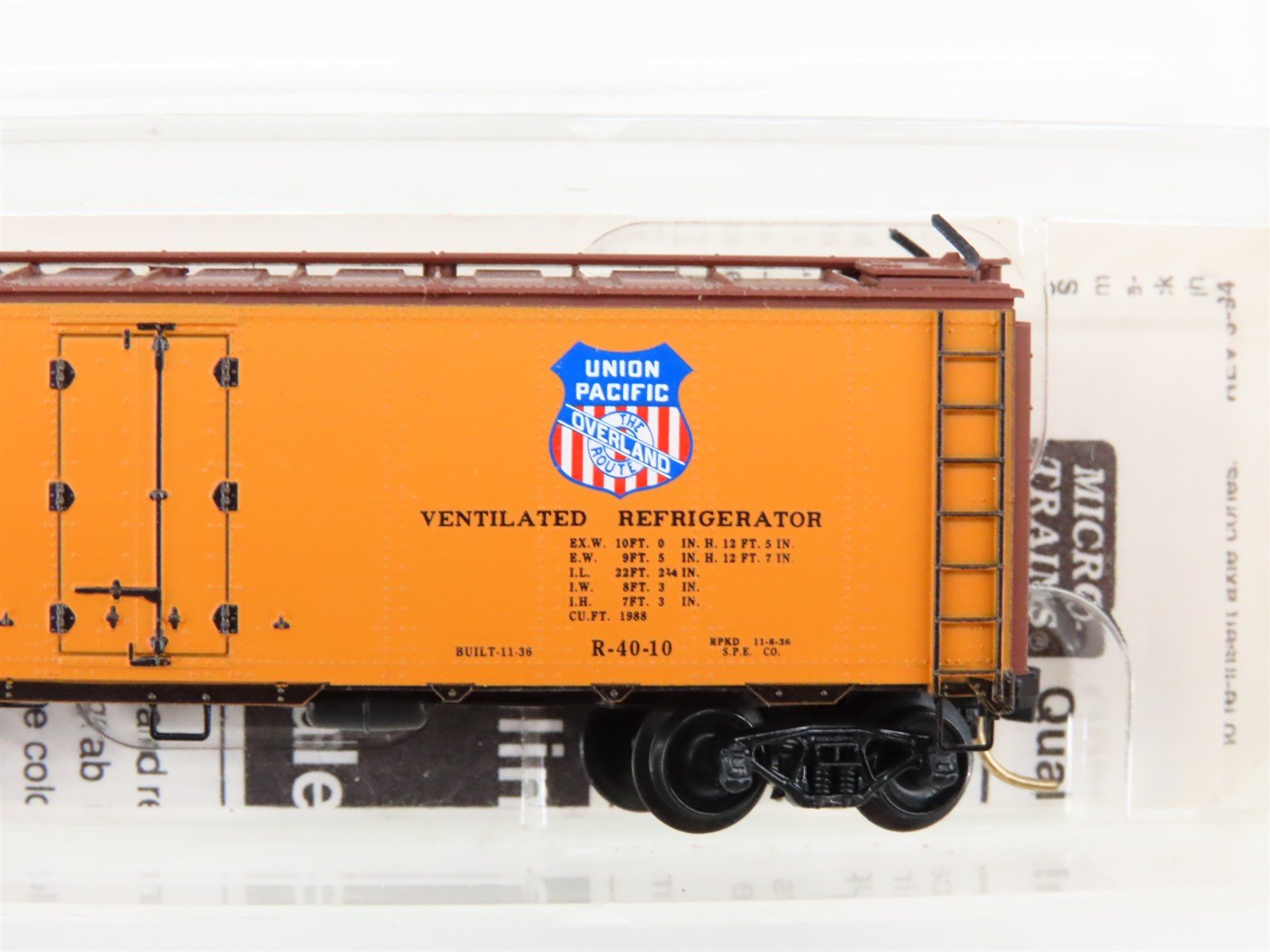 N Scale Micro-Trains MTL 59010 PFE Pacific Fruit Express 40' Ice Reefer #40400
