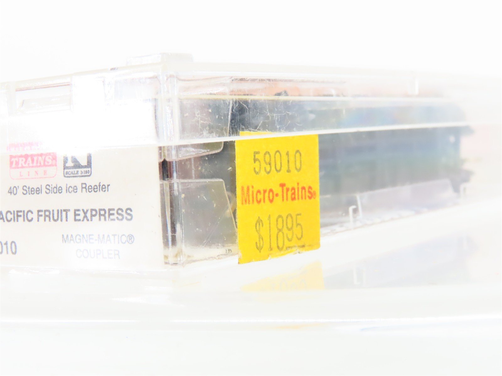 N Scale Micro-Trains MTL 59010 PFE Pacific Fruit Express 40' Ice Reefer #40400