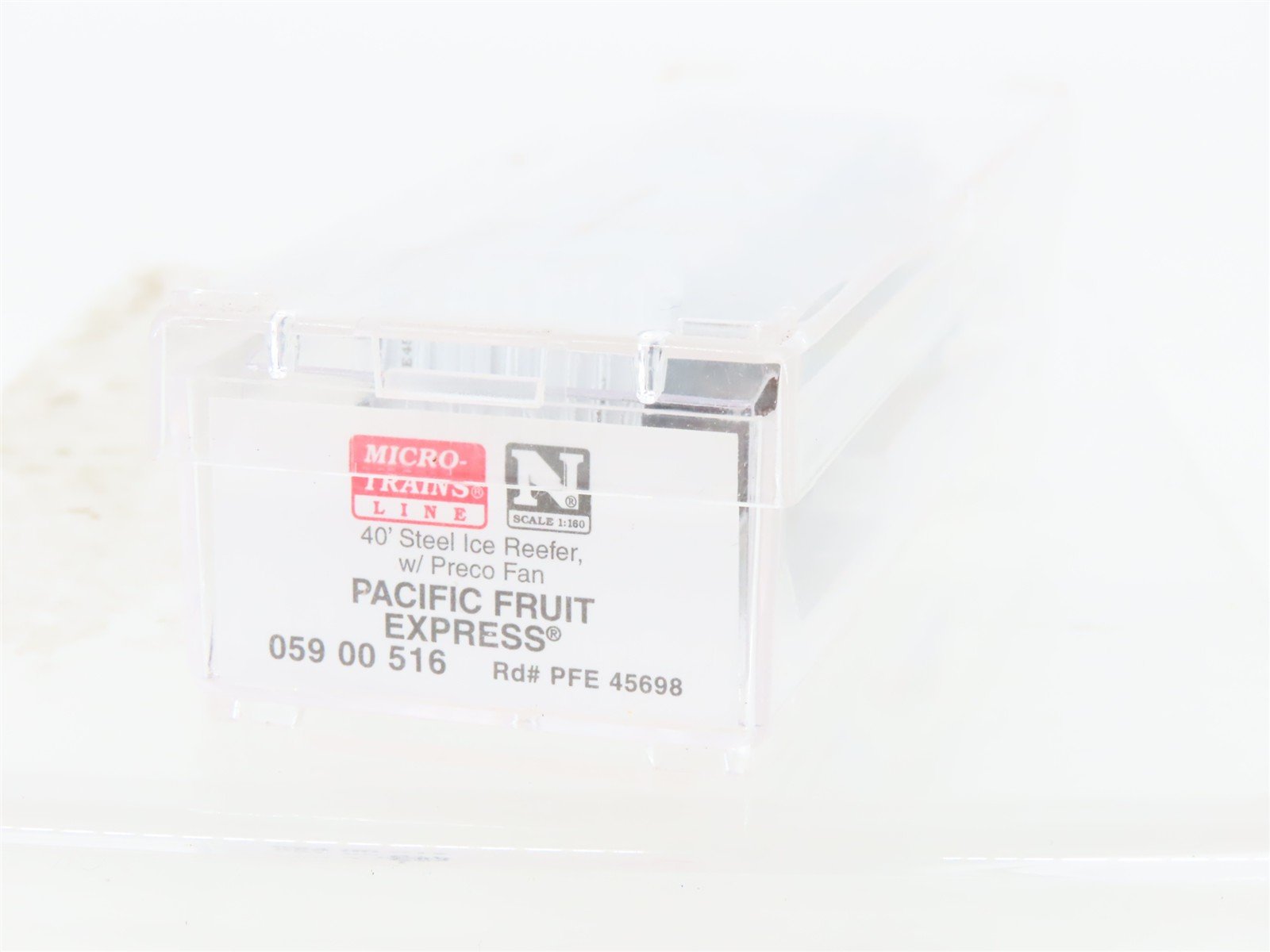 N Scale Micro-Trains MTL 05900516 PFE Pacific Fruit 40' Steel Ice Reefer #45698