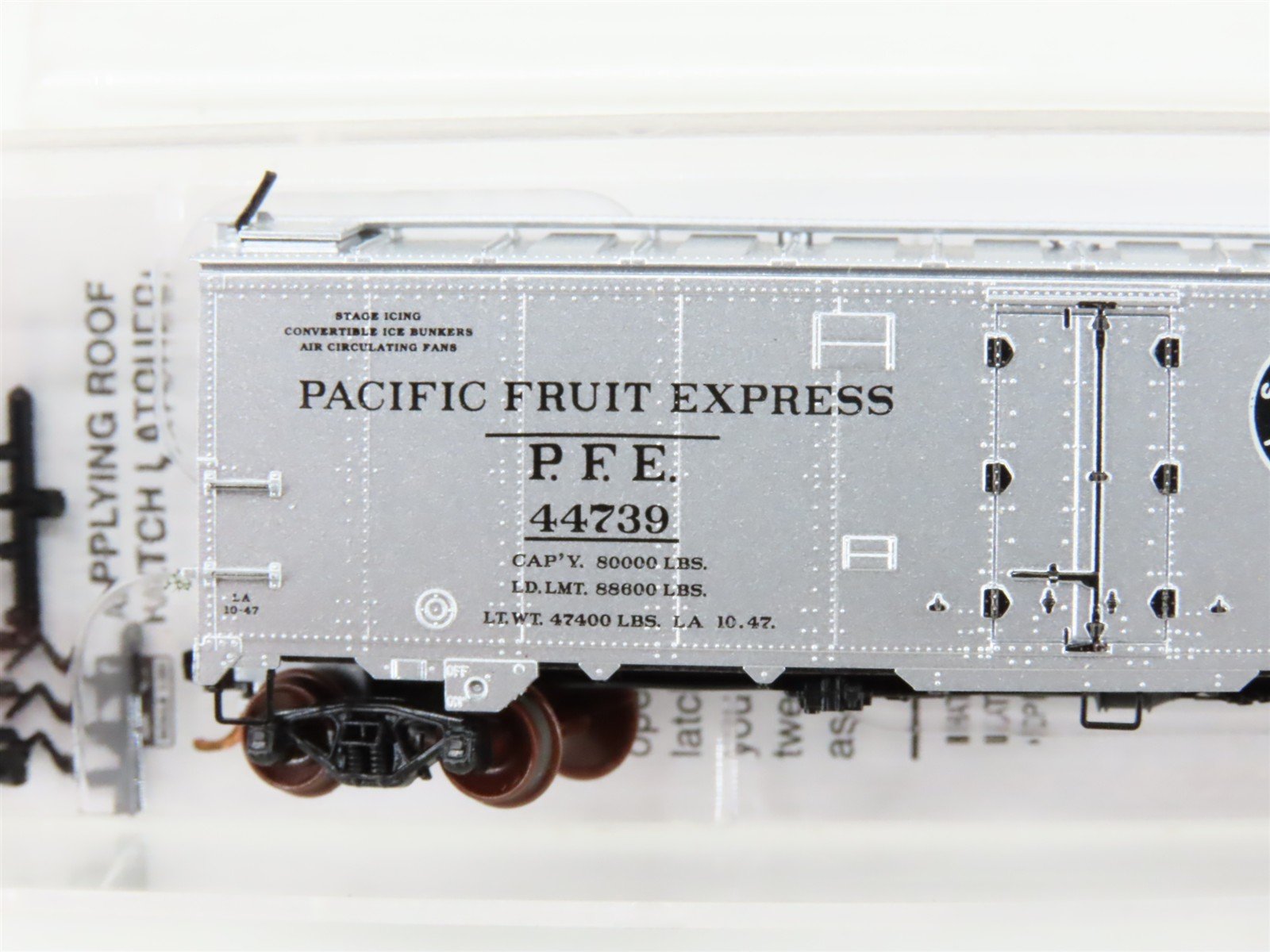 N Scale Micro-Trains MTL 05900526 PFE Pacific Fruit 40' Steel Ice Reefer #44739