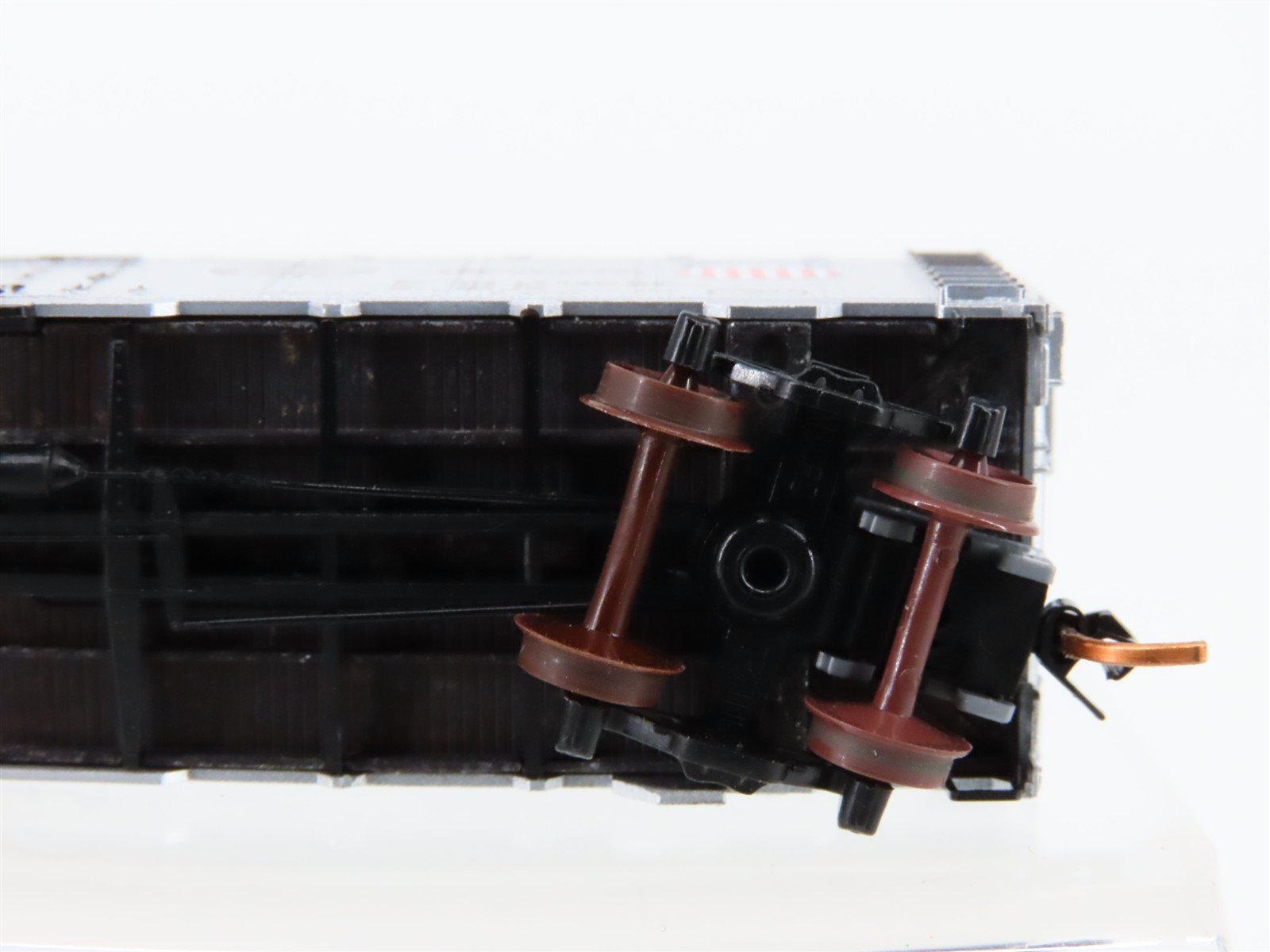 N Scale Micro-Trains MTL 05900526 PFE Pacific Fruit 40' Steel Ice Reefer #44739