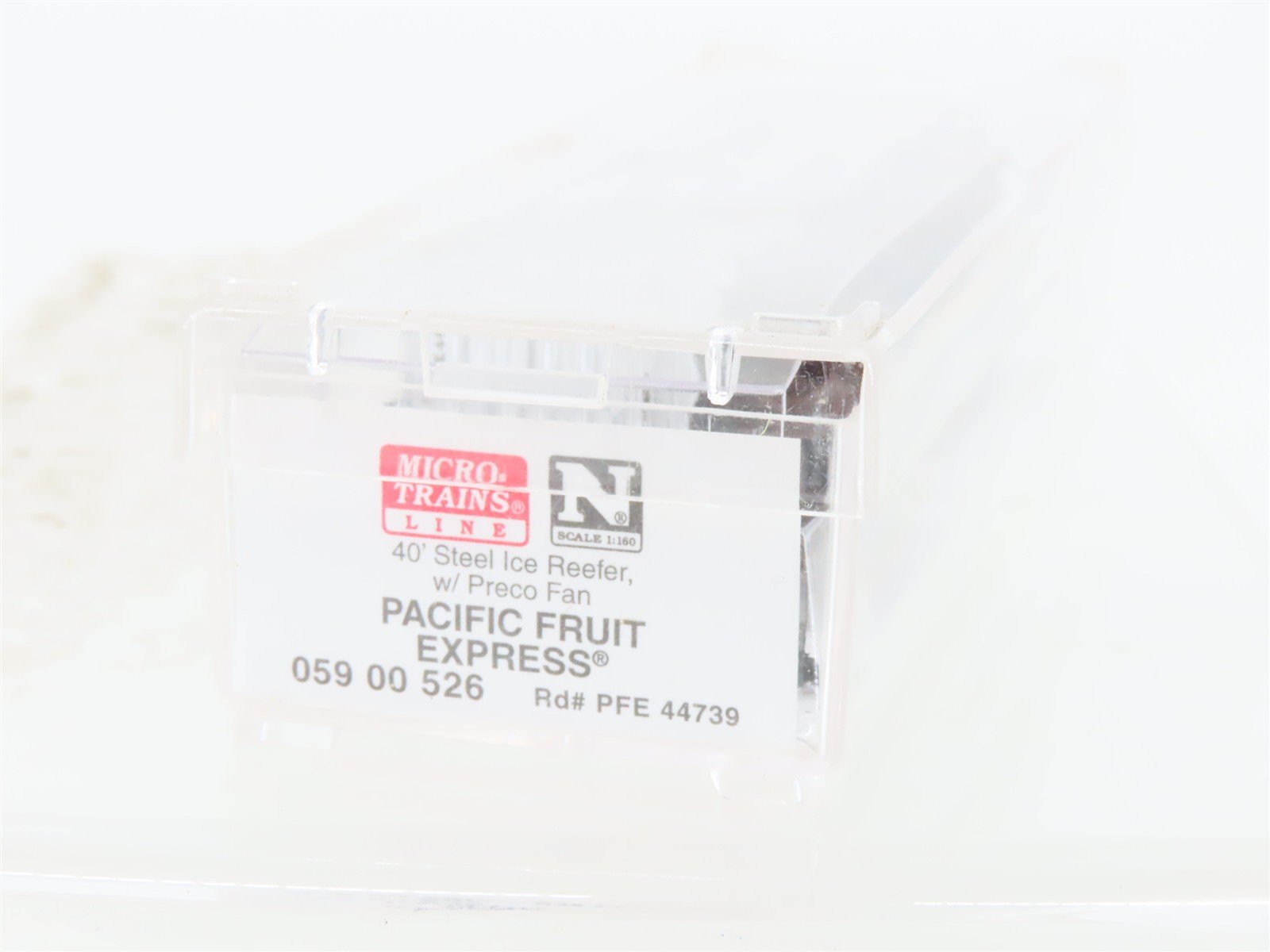 N Scale Micro-Trains MTL 05900526 PFE Pacific Fruit 40' Steel Ice Reefer #44739