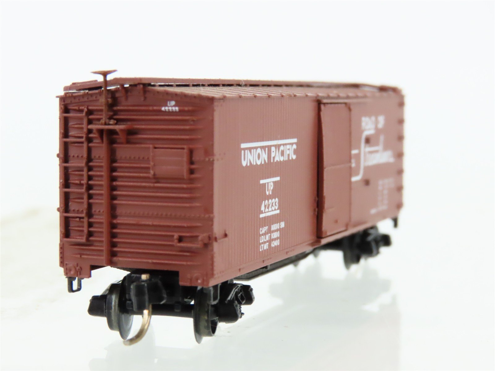 N Scale Micro-Trains MTL 39010 UP Union Pacific 40' Wood Boxcar #42233