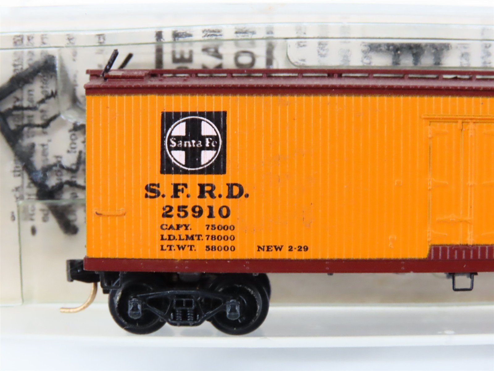 N Scale Micro-Trains/Kadee 47050 SFRD Santa Fe 40' Wood Reefer #25910