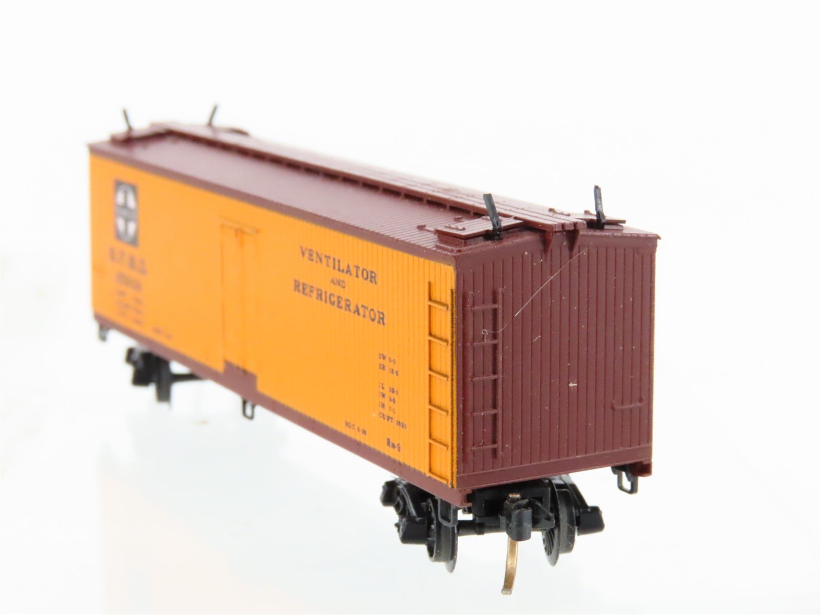 N Scale Micro-Trains/Kadee 47050 SFRD Santa Fe 40' Wood Reefer #25910