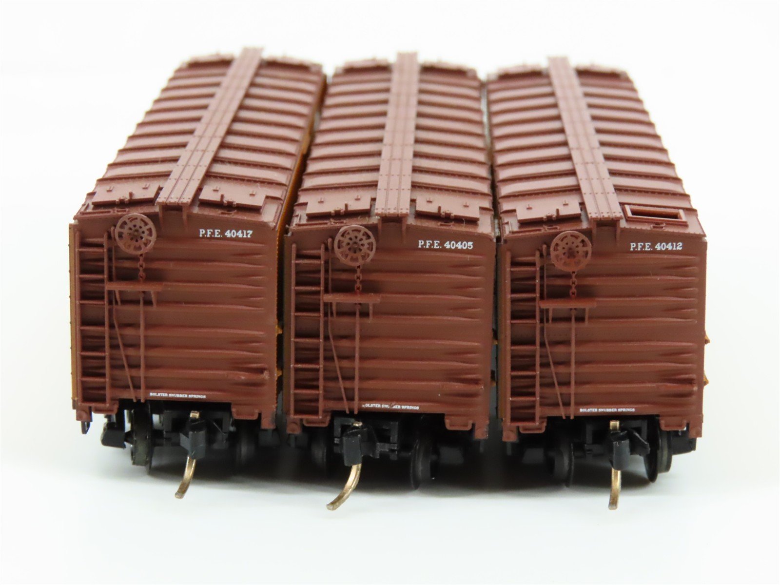 N Scale Micro-Trains MTL 59012 PFE Pacific Fruit Express 40' Ice Reefer 3-Pack