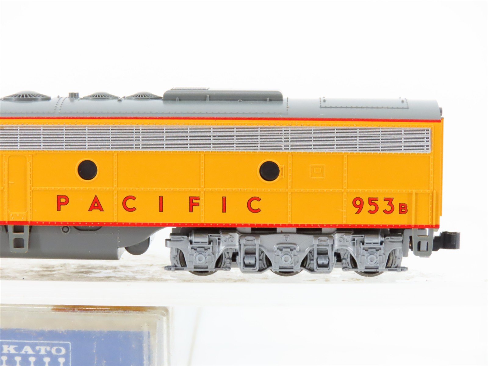 N Scale KATO 176-294 UP Union Pacific EMD E8/9B Diesel Locomotive #953B w/ DCC