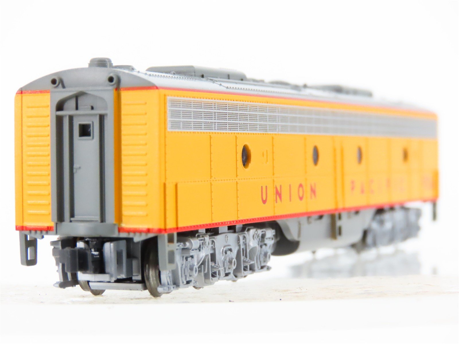 N Scale KATO 176-294 UP Union Pacific EMD E8/9B Diesel Locomotive #953B w/ DCC