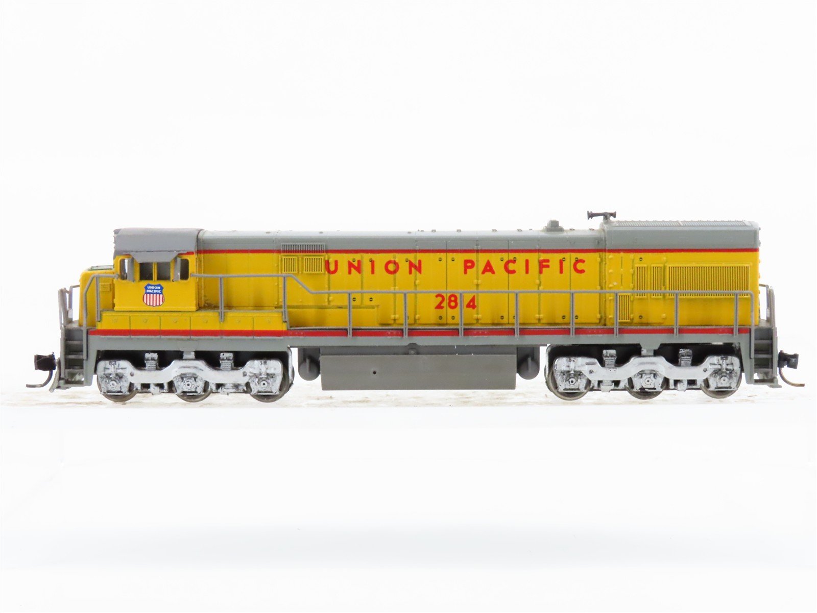 N Scale KATO UP Union Pacific GE U30C Diesel Locomotive #2814 w/ DCC
