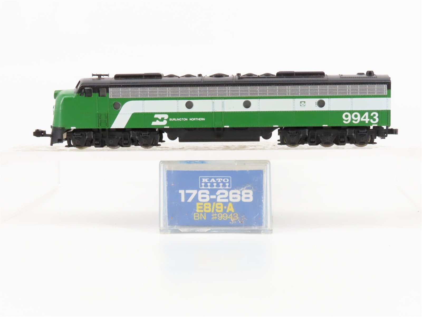 N Scale KATO 176-268 BN Burlington Northern EMD E8/9A Diesel #9943 w/ DCC