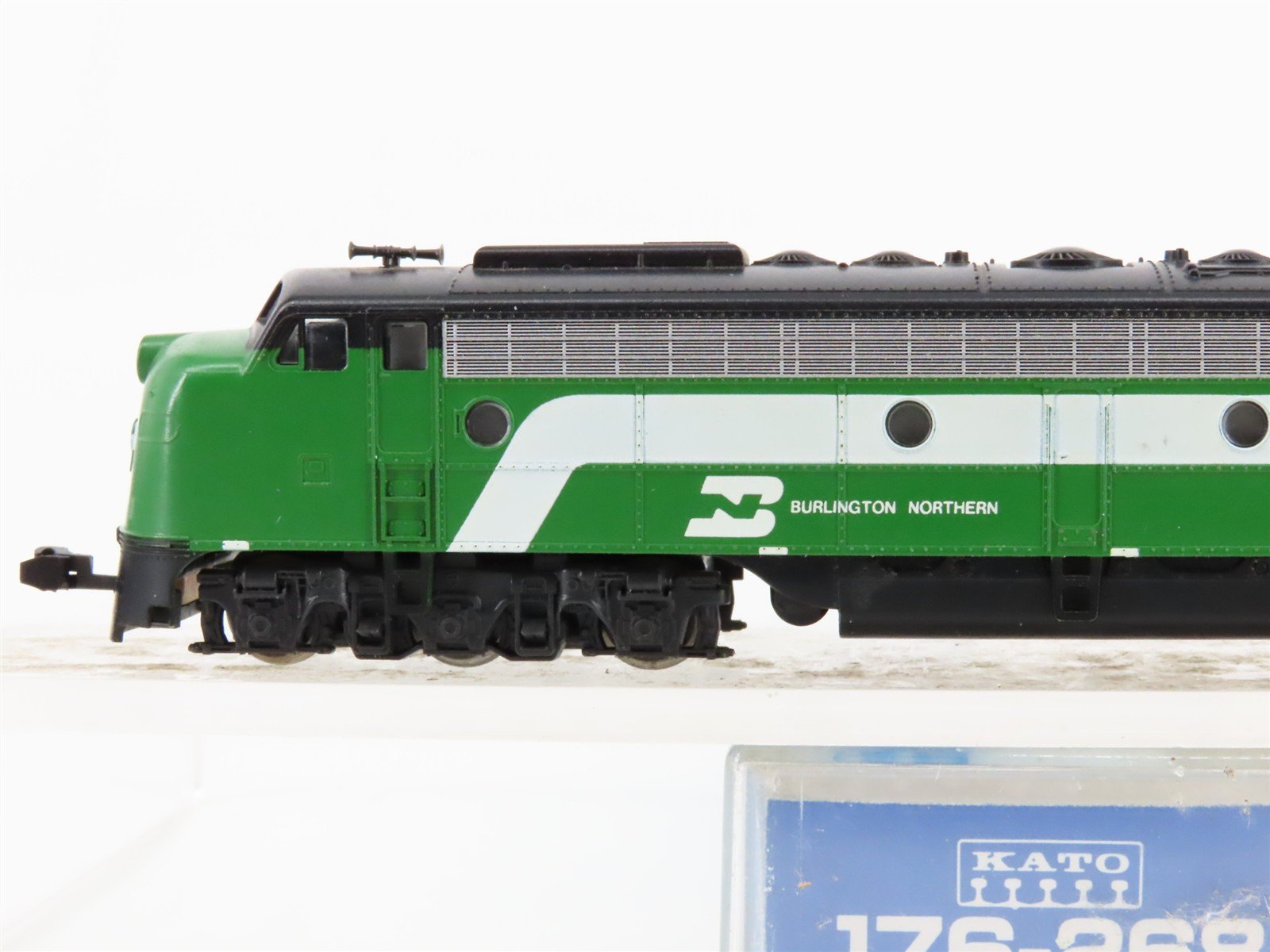 N Scale KATO 176-268 BN Burlington Northern EMD E8/9A Diesel #9943 w/ DCC