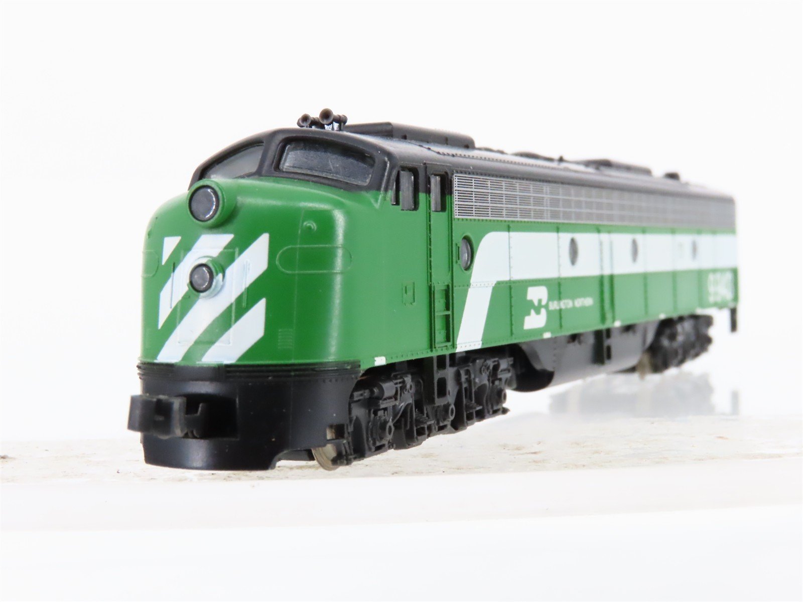 N Scale KATO 176-268 BN Burlington Northern EMD E8/9A Diesel #9943 w/ DCC