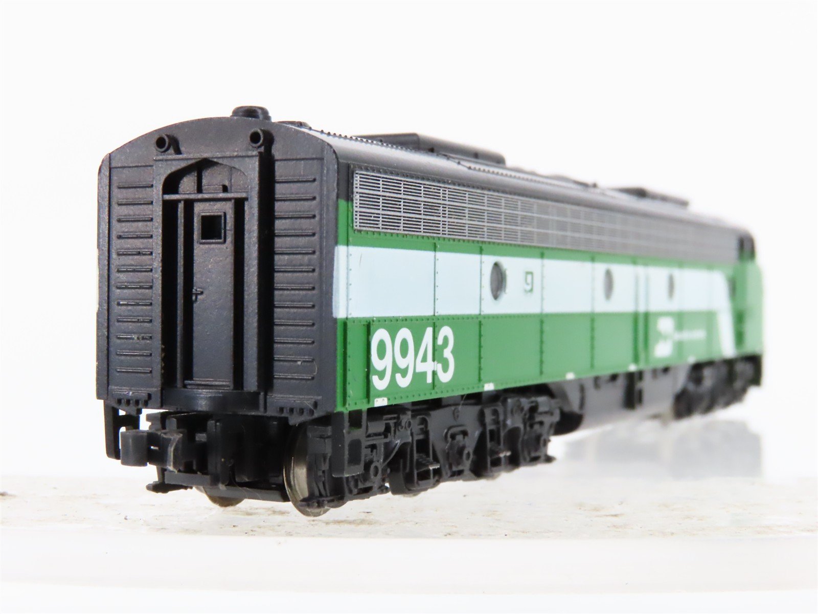 N Scale KATO 176-268 BN Burlington Northern EMD E8/9A Diesel #9943 w/ DCC