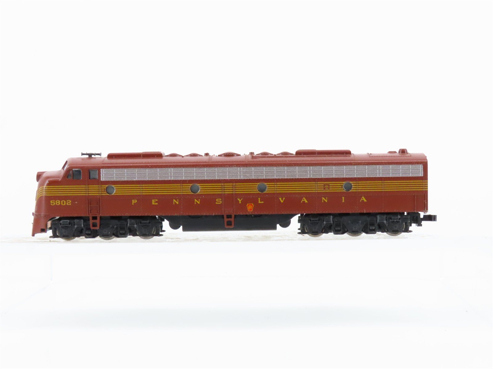 N Scale KATO 176-256 PRR Pennsylvania EMD E8/9A Diesel #5802 w/ DCC