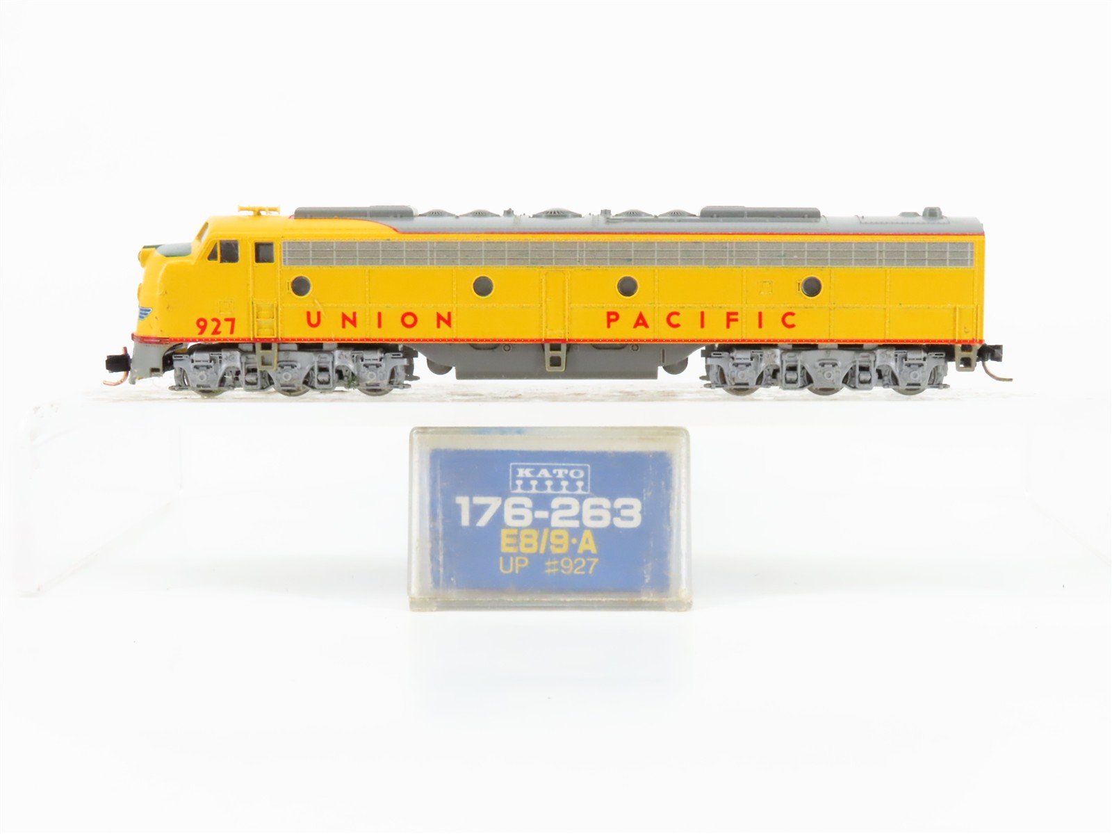 N Scale KATO 176-263 UP Union Pacific EMD E8/9A Diesel Locomotive #927 w/ DCC